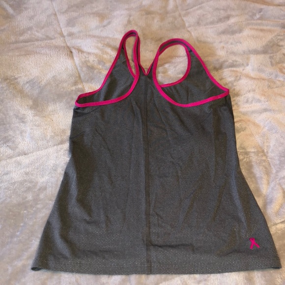 Woman’s Athletic top - Picture 2 of 2